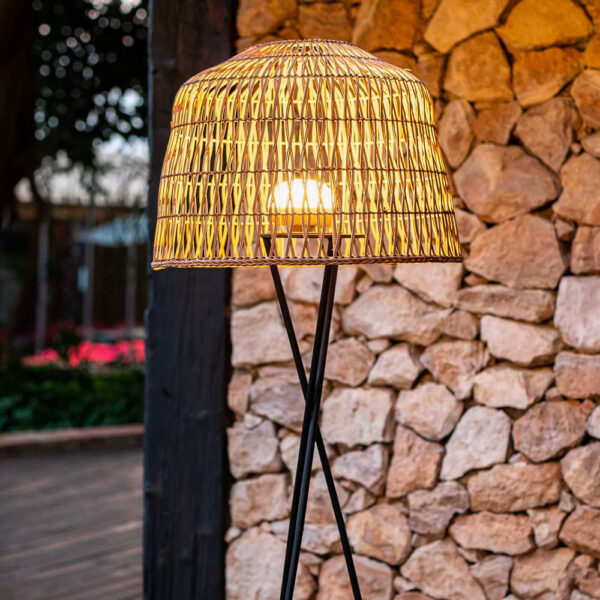 Lámpara de pie exterior Amalfi LED ratán con mando New Garden