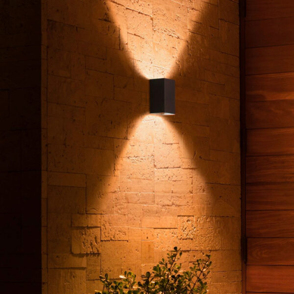 aplique-de-pared-exterior-resonate-negro-philips-hue-foto-3