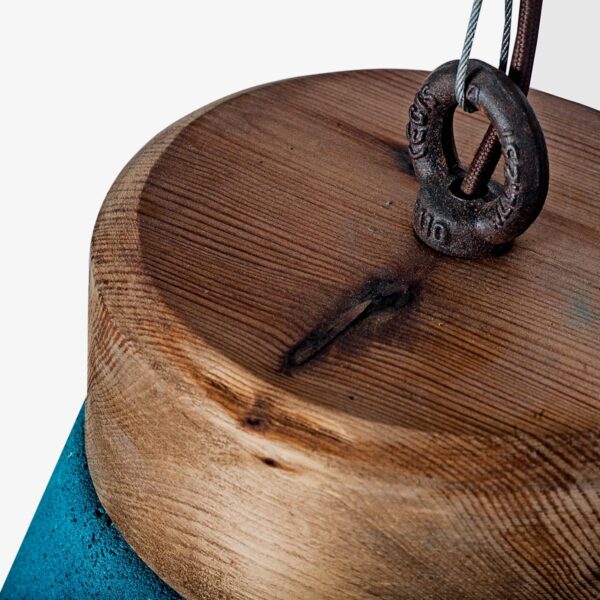 Detalle lámpara madera y cemento